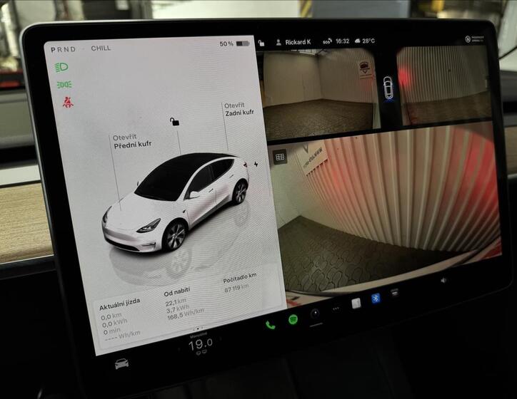 Tesla Model Y 24