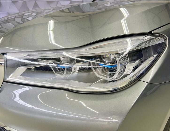 BMW Řada 7 8