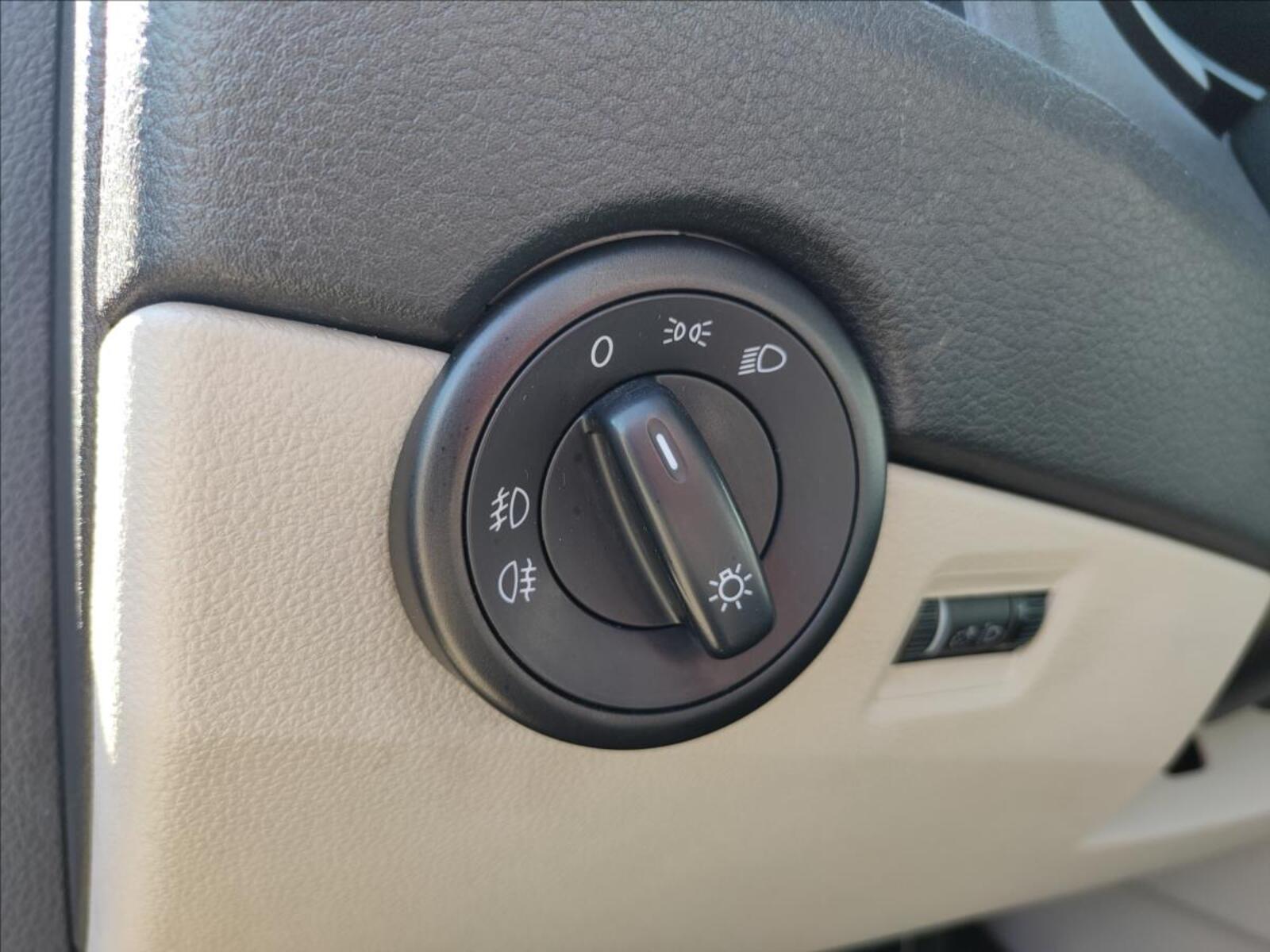Volkswagen Caravelle 24