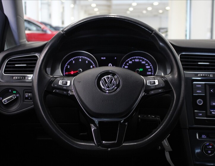 Volkswagen Golf 9