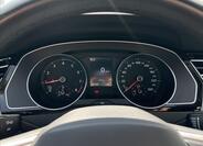 Volkswagen Passat 9