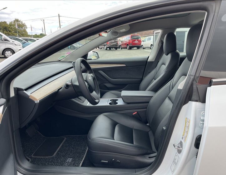 Tesla Model 3 17