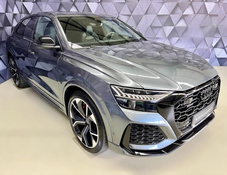 Audi RS Q8 4