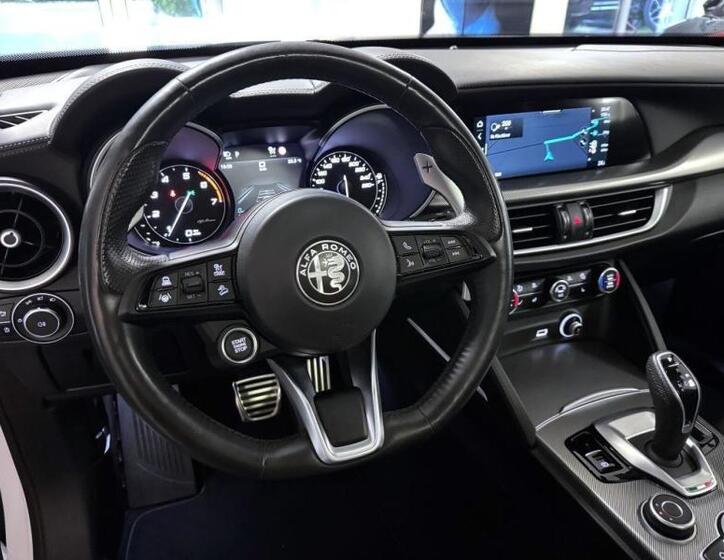 Alfa Romeo Stelvio 17
