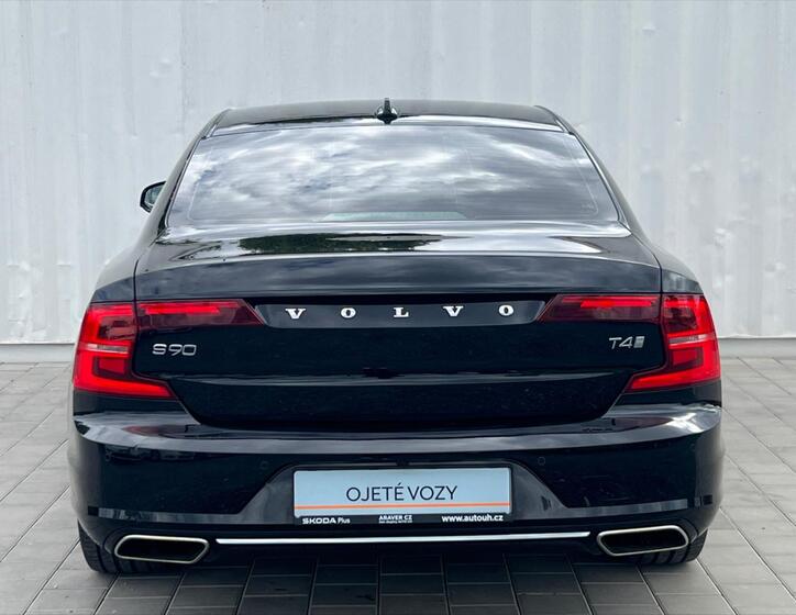 Volvo S90 25