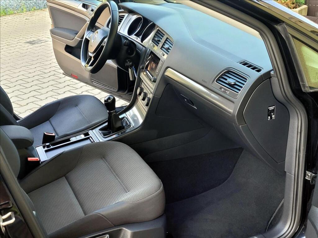 Volkswagen Golf 23
