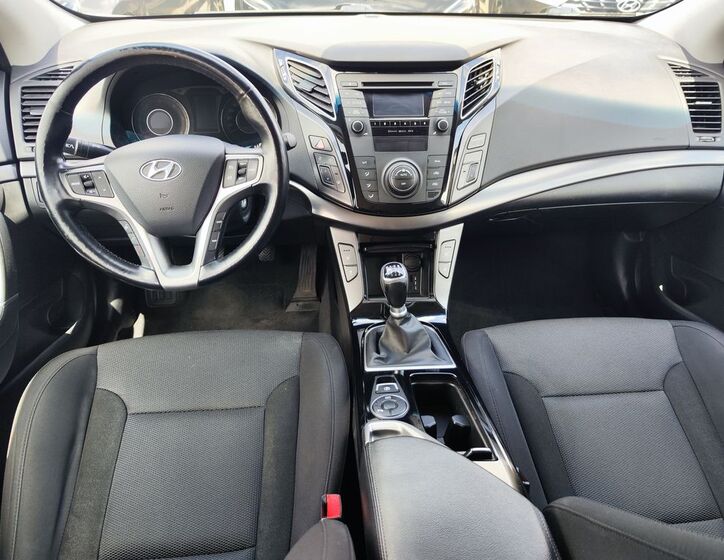 Hyundai i40 12