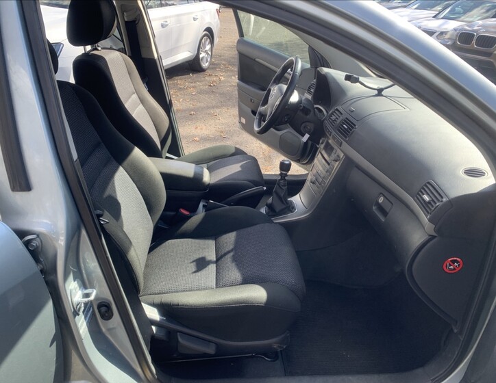Toyota Avensis 14