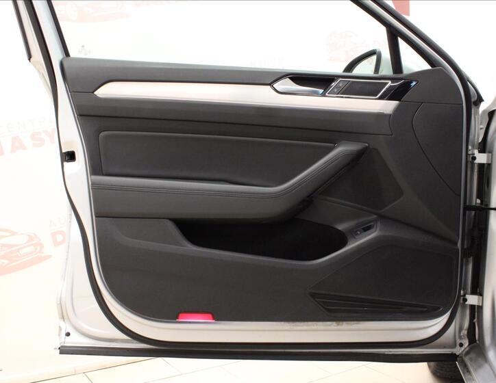 Volkswagen Passat 9