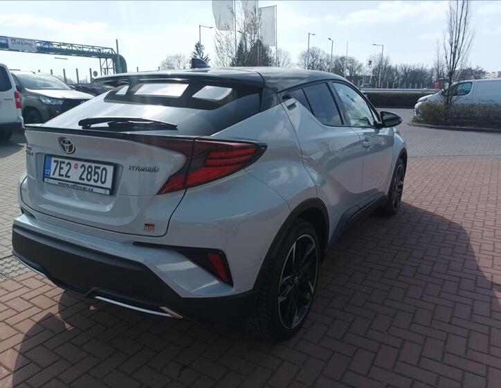 Toyota C-HR 4