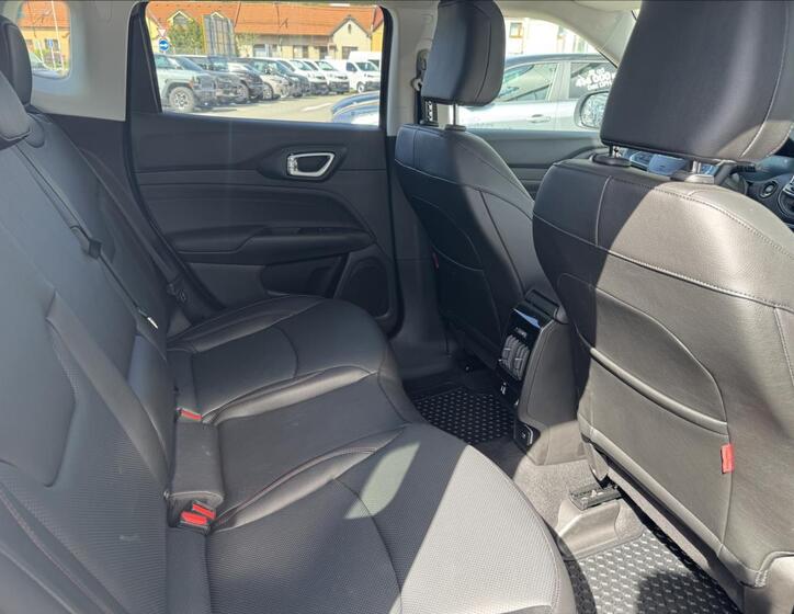 Jeep Compass 11