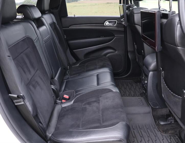 Jeep Grand Cherokee 16