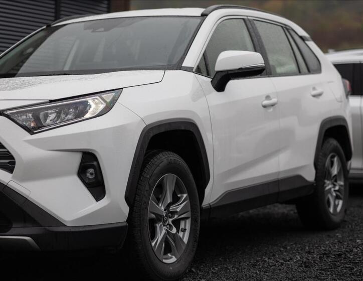 Toyota RAV4 6
