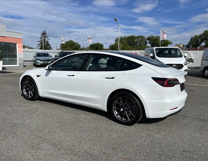 Tesla Model 3 9