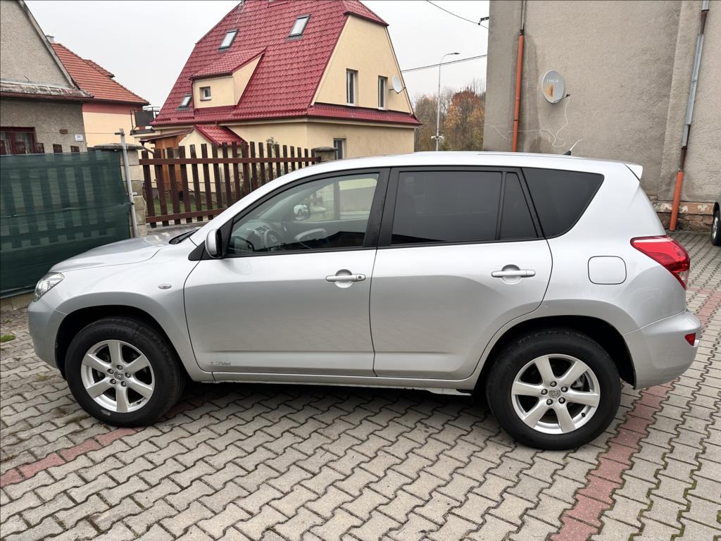 Toyota RAV4 8