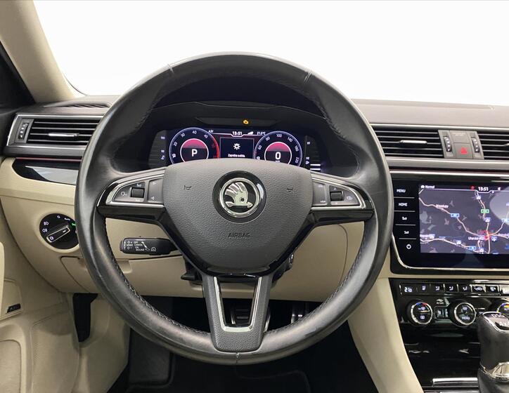 Škoda Superb 9
