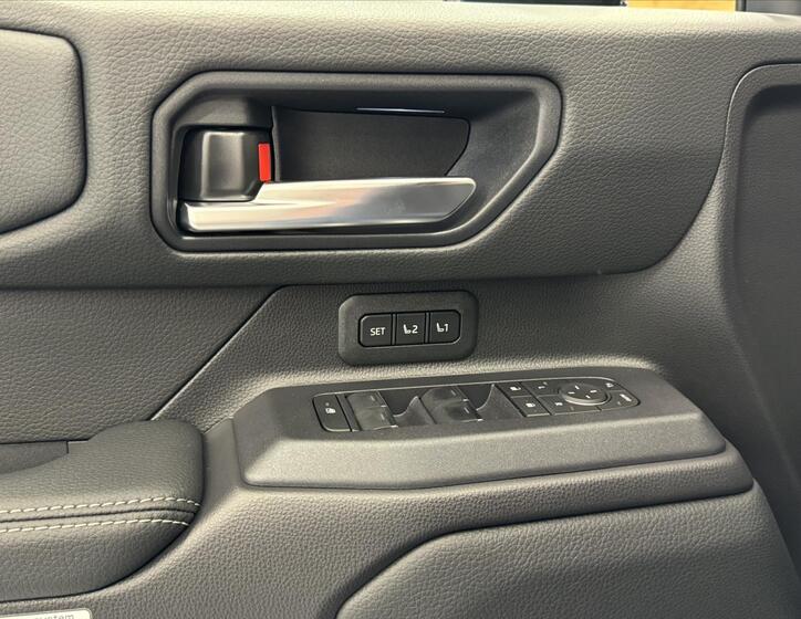 Toyota Land Cruiser 11