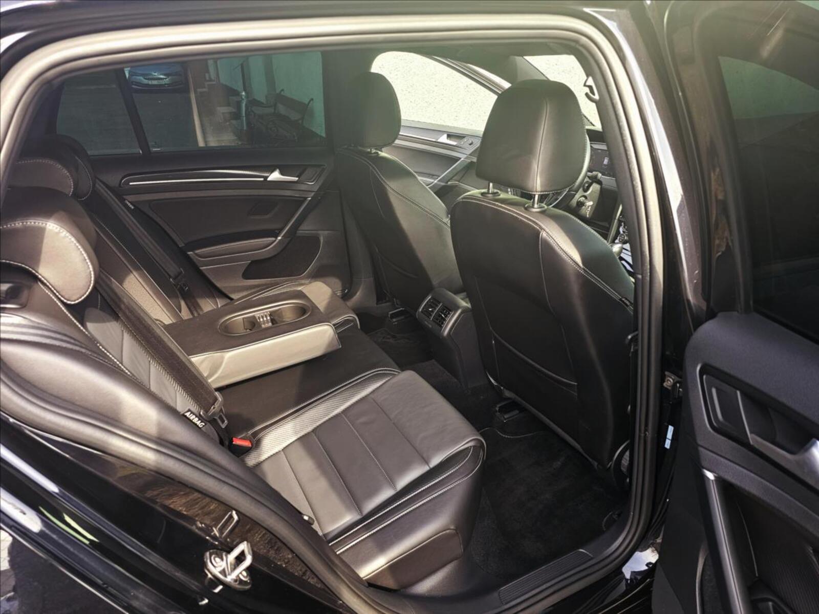 Volkswagen Golf 33