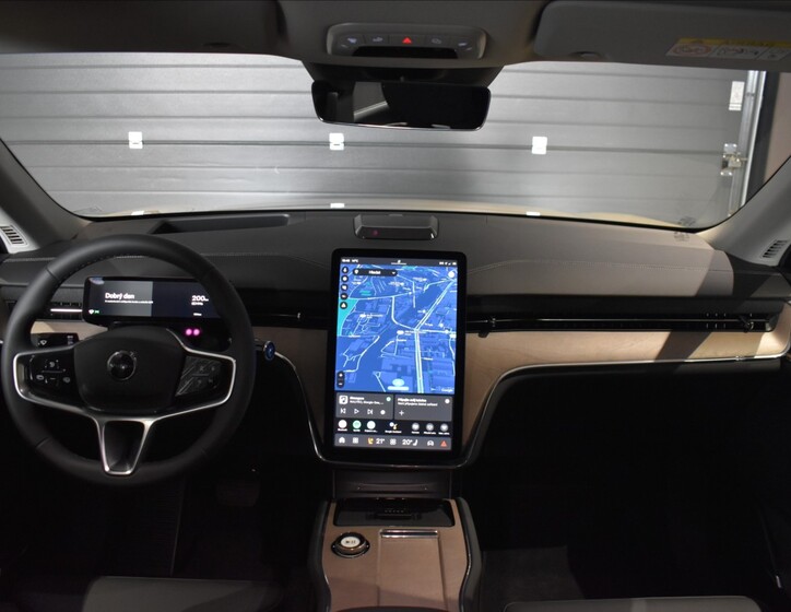 Volvo EX90 16