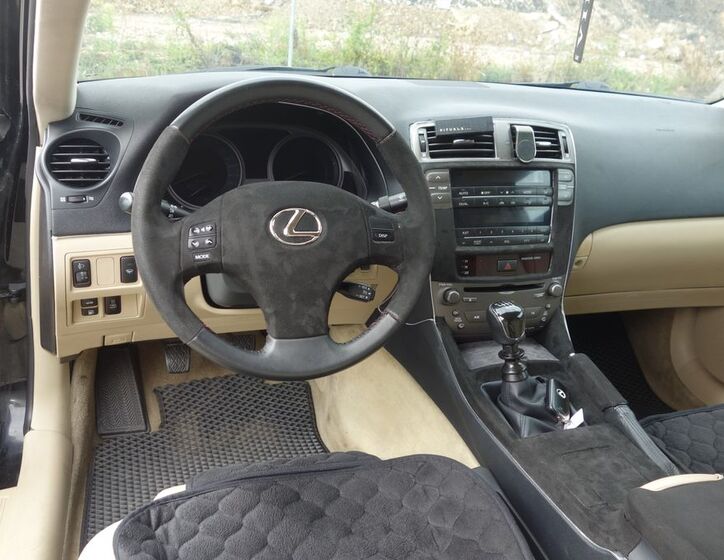 Lexus IS 220 18
