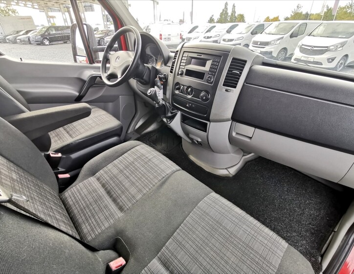 Mercedes-Benz Sprinter 8