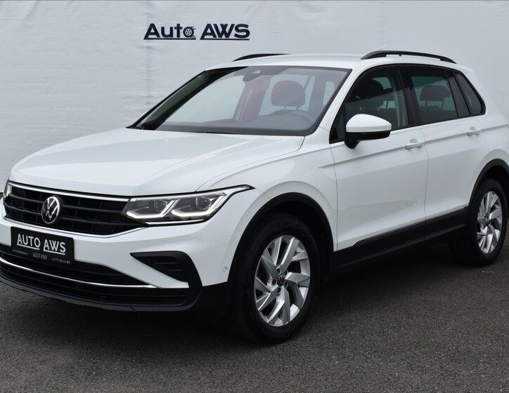 Volkswagen Tiguan 1