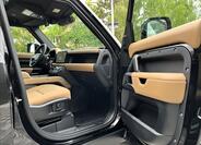 Land Rover Defender 33