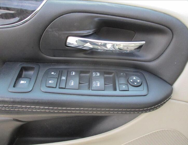 Chrysler Town & Country 24