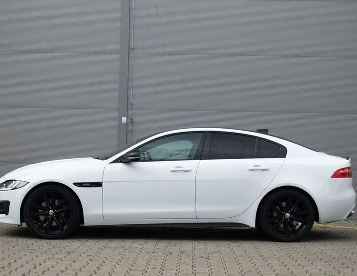 Jaguar XE 8
