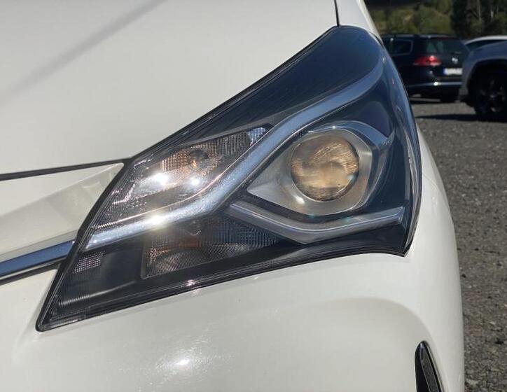 Toyota Yaris 8
