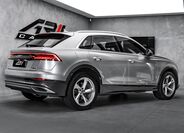 Audi Q8 4