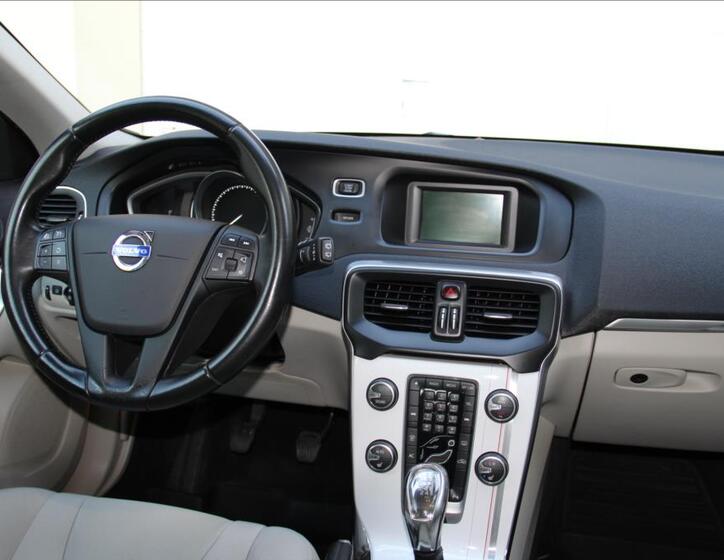 Volvo V40 23