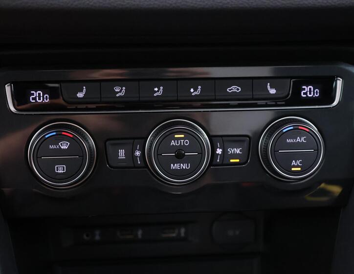 Volkswagen Tiguan 30