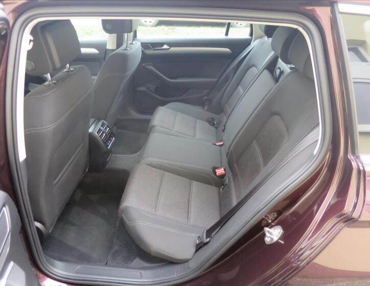 Volkswagen Passat 13