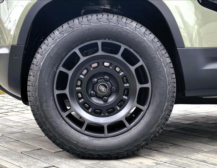 Land Rover Defender 2