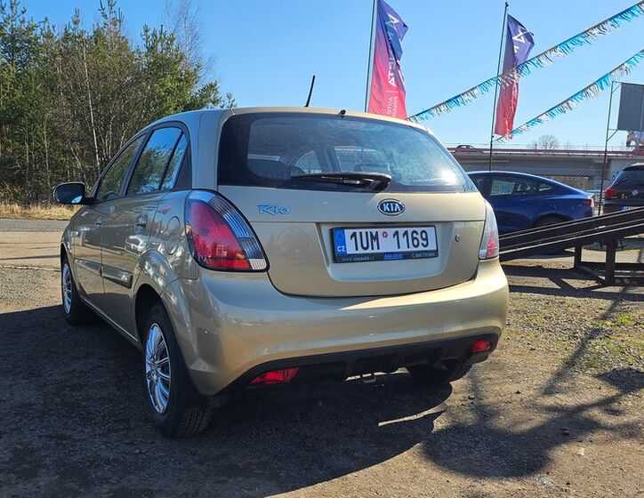 KIA Rio 5