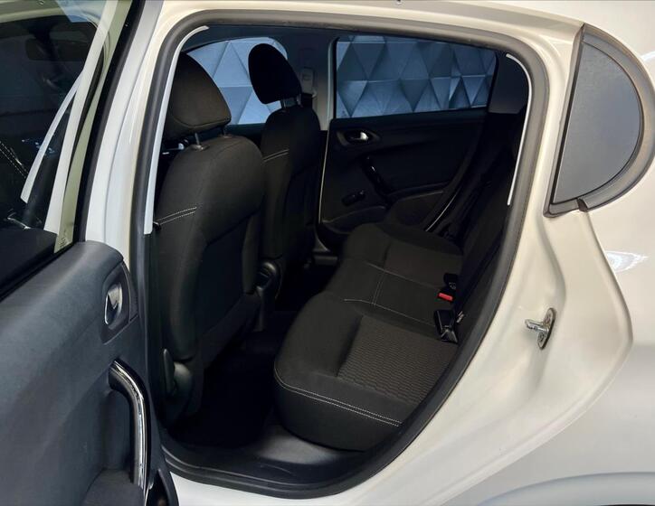 Peugeot 208 12