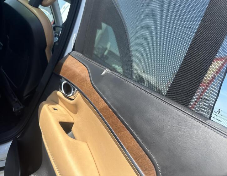 Volvo XC90 33