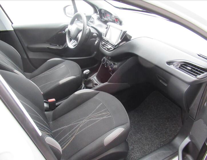 Peugeot 208 22