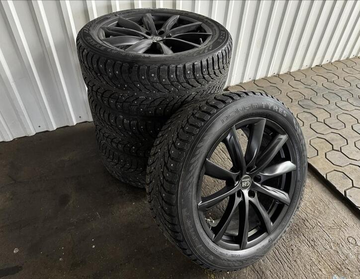 Tesla Model Y 35