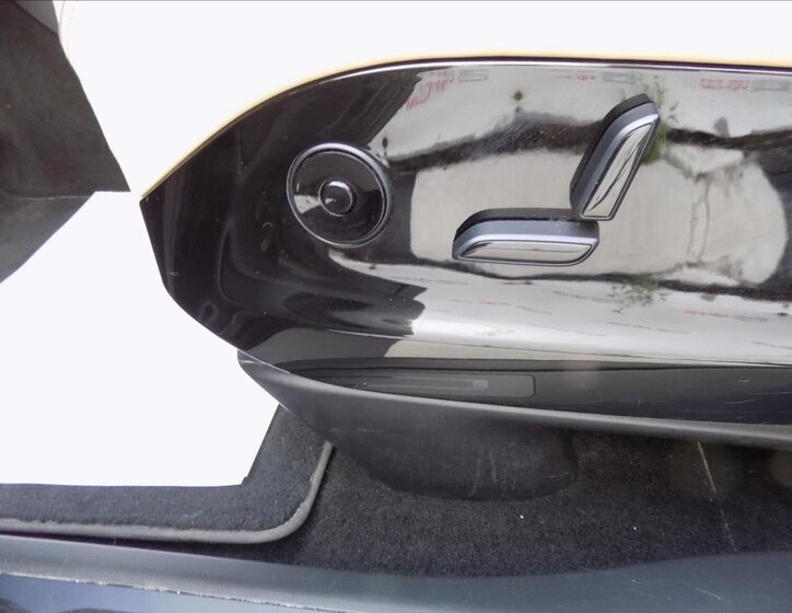 Tesla Model X 31