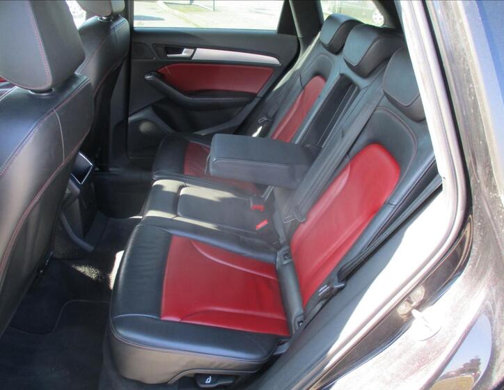 Audi SQ5 8