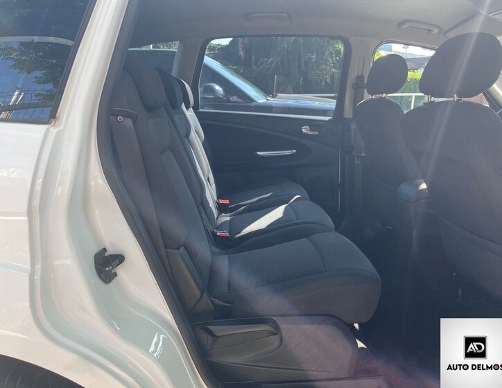 Ford S-MAX 41