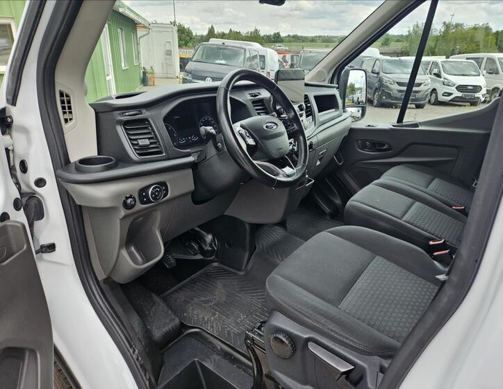 Ford Transit 8
