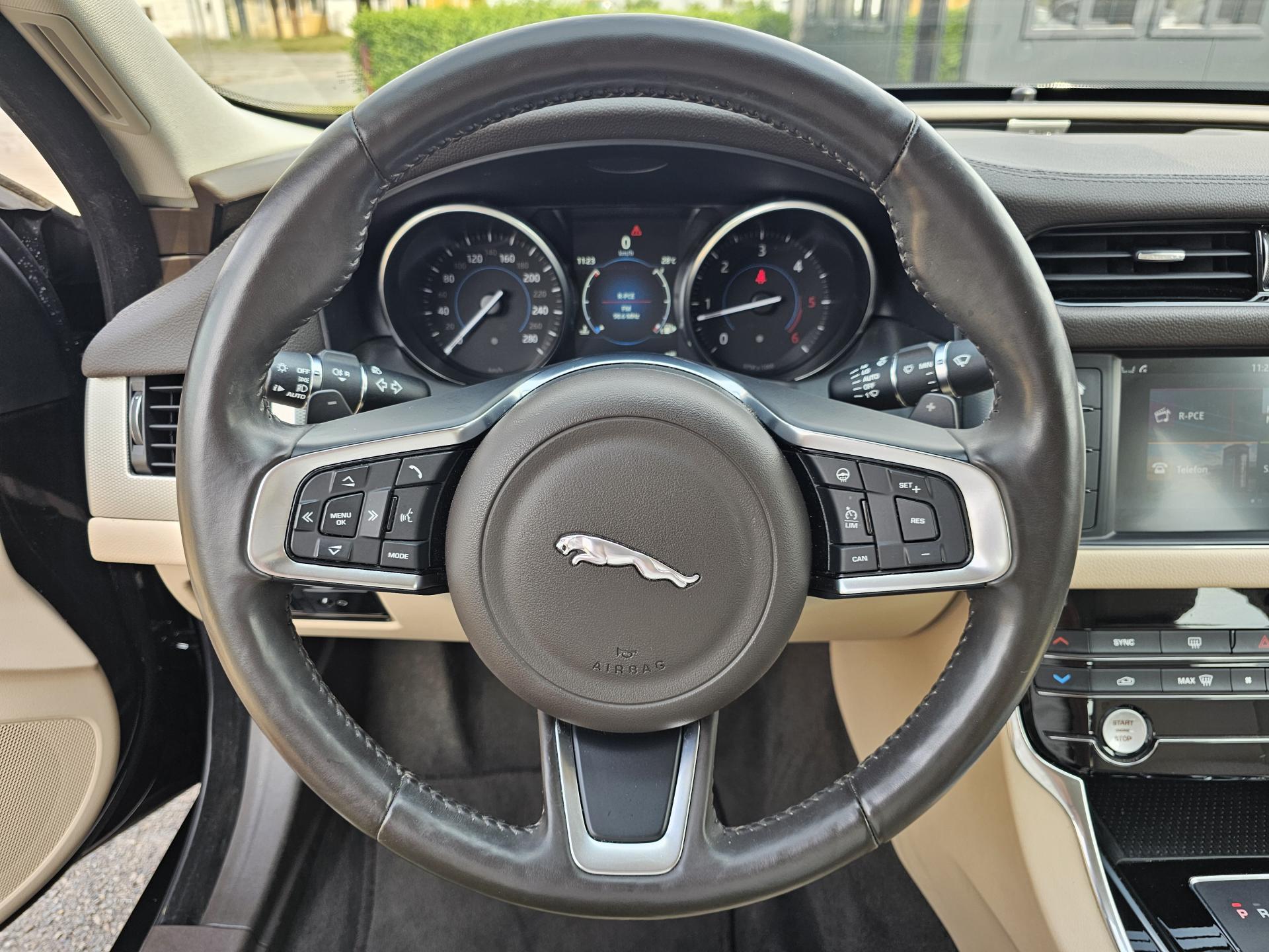 Jaguar XF