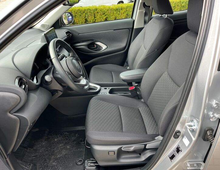 Toyota Yaris Cross 13