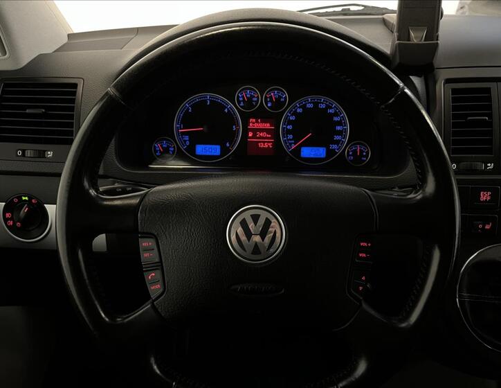 Volkswagen Multivan 11