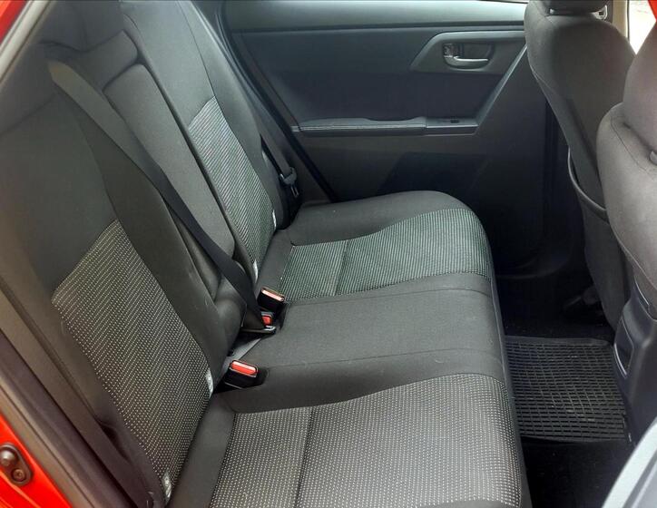 Toyota Auris 25