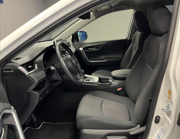 Toyota RAV4 8