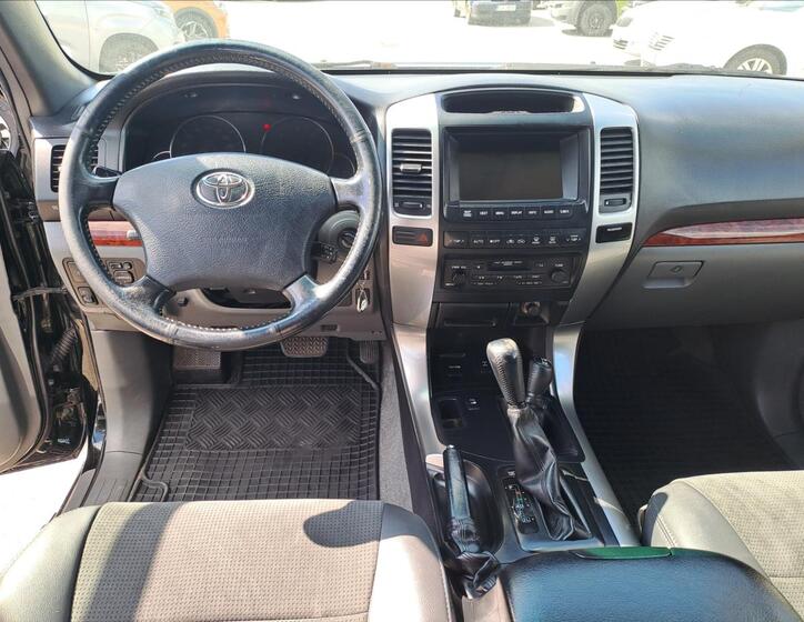 Toyota Land Cruiser 9